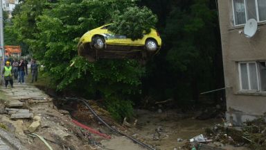 Пострадалите от потопа в "Аспарухово" започват съдебна битка