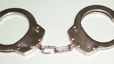 Задържаха старши разследващ полицай, взел подкуп