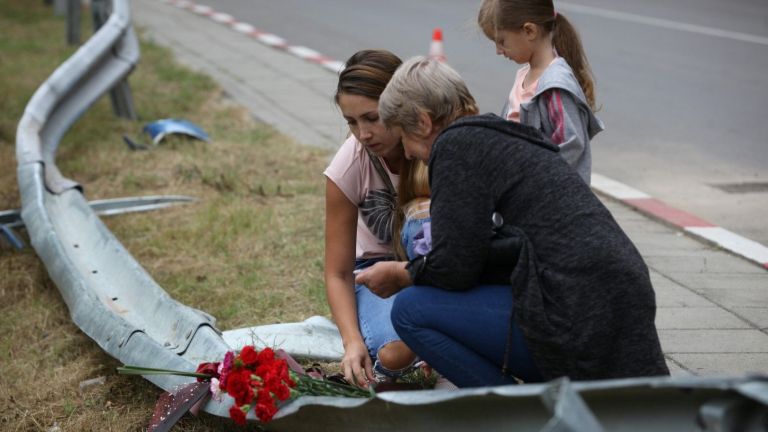 Близки на загинали в автобусната катастрофа край Своге получиха по... 10 лв.