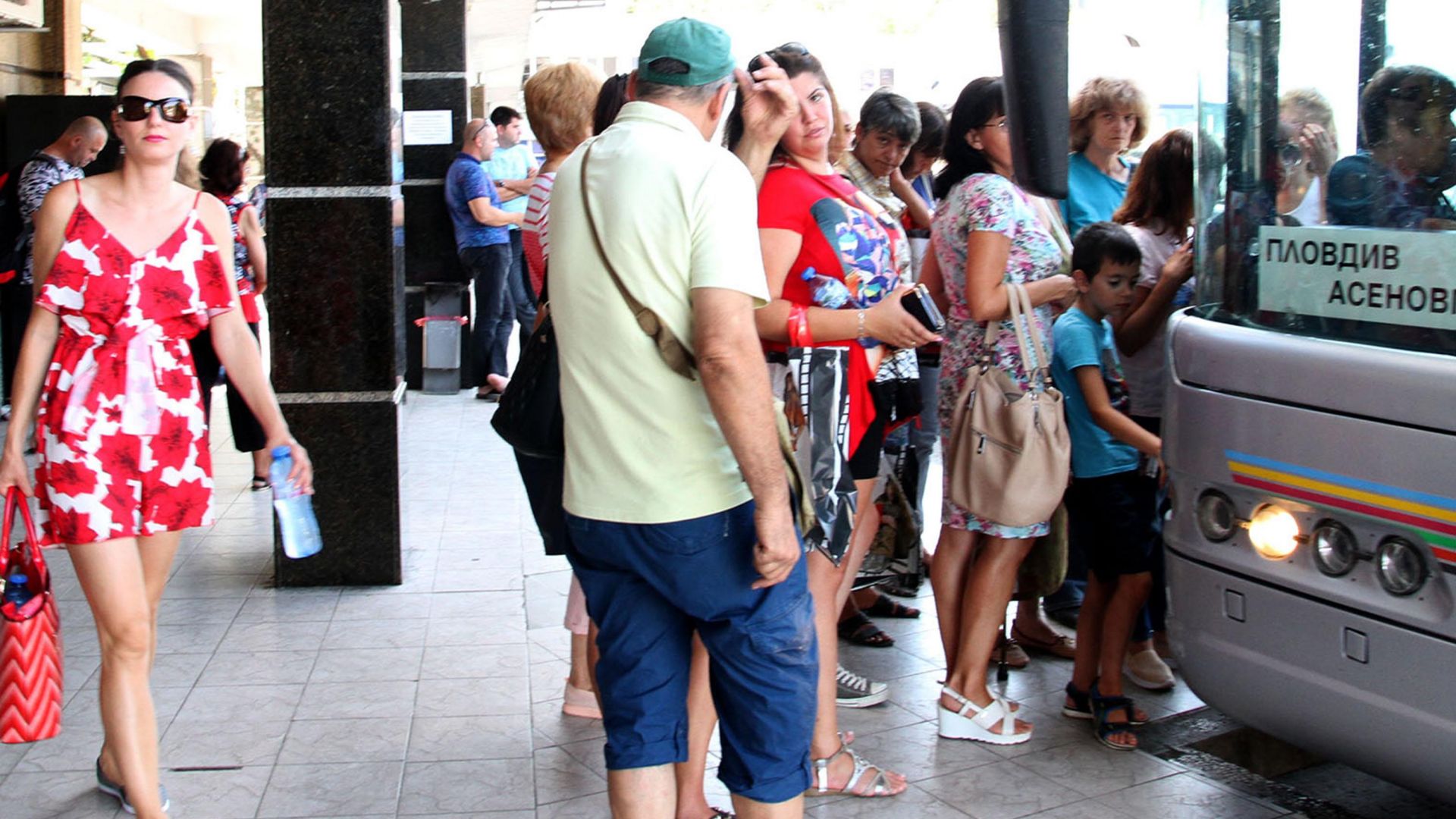 Напрежение възникна на автогарата в Пловдив Пътници останаха без превоз