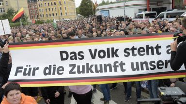 Пак напрежение в Кемниц - над 1000 десни екстремисти на протест (снимки)