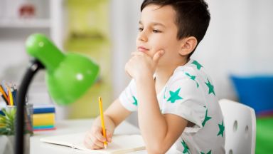 5 неща, с които да организирате бюрото на детето