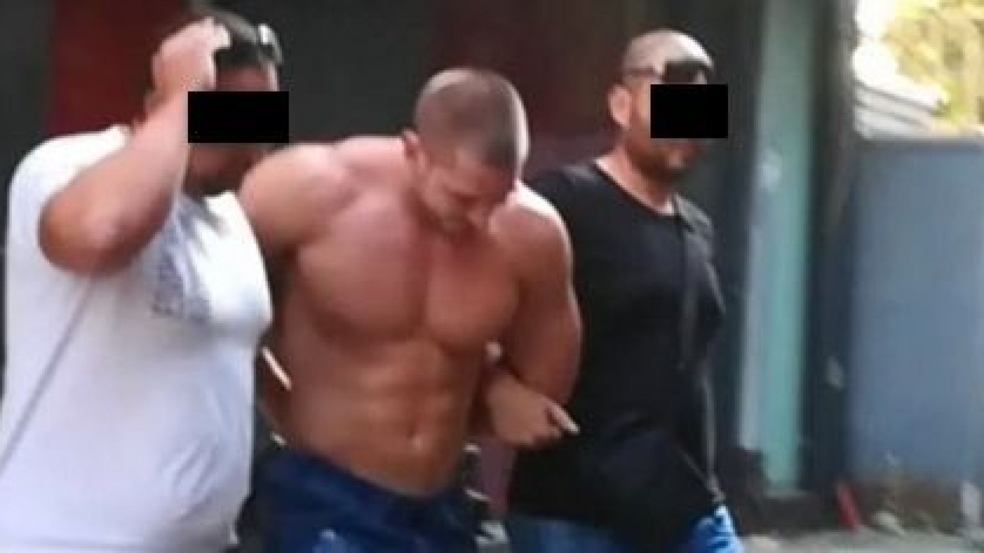 Двама мъже участвали в масовото сбиване в нощния бар на