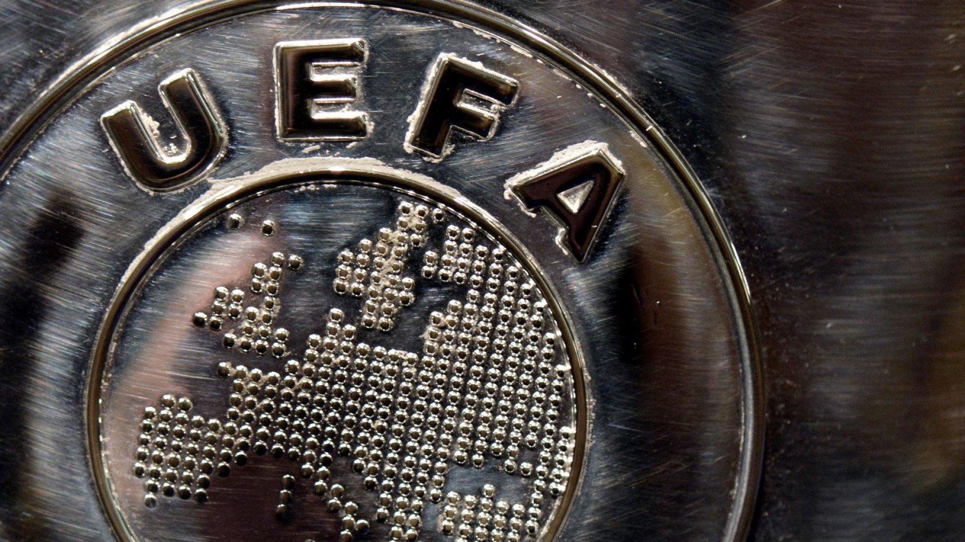 УЕФА връща 575 милиона евро на телевизиите заради спрените мачове