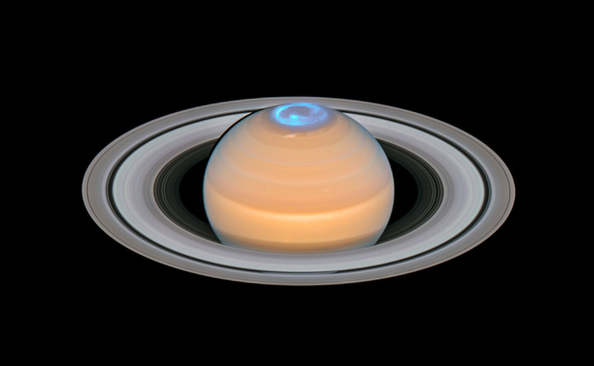 Полярно сияние на Сатурн