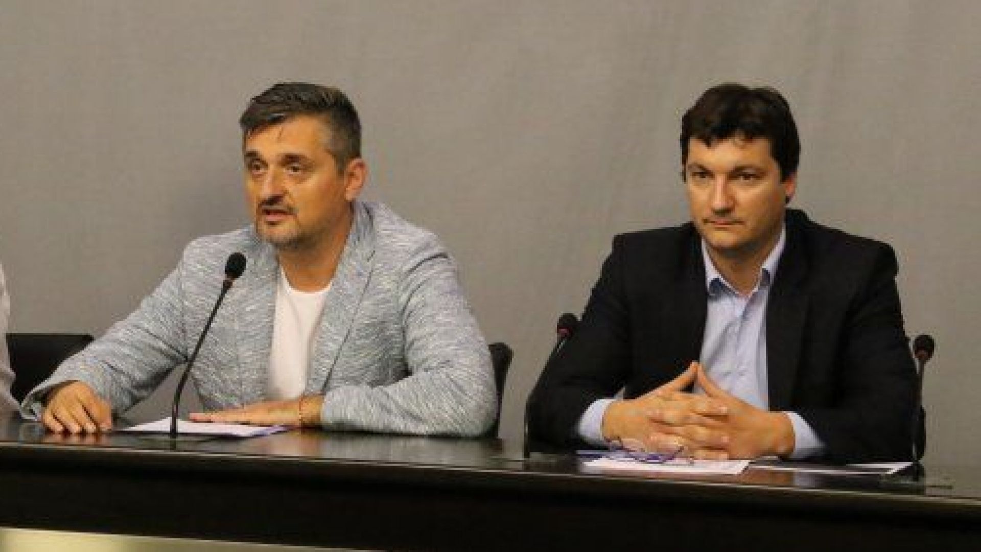 Оставка на цялото правителство е единственият изход от политическата криза