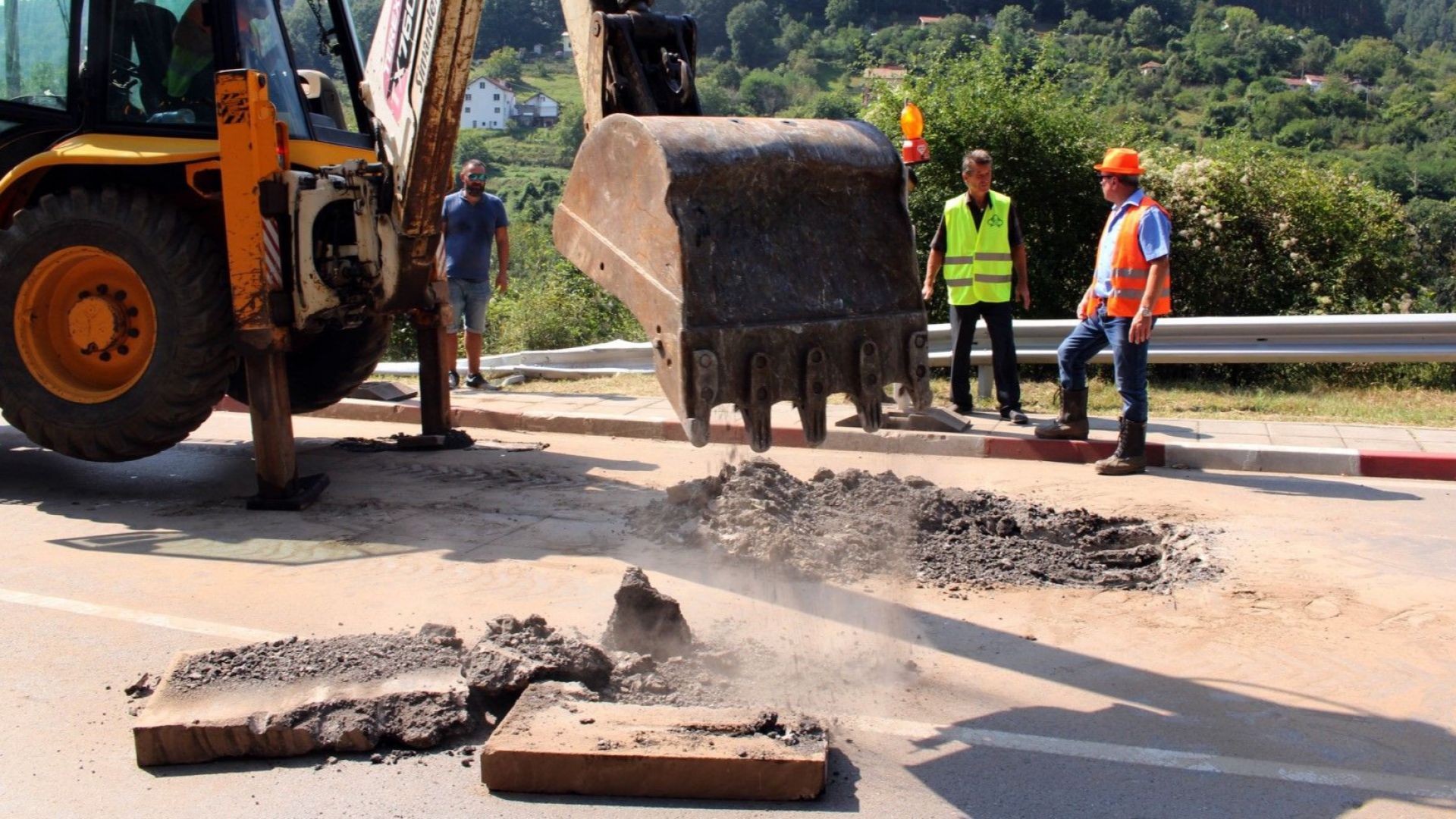 Стела Попниколова съпруга на регионалния министър Спас Попниколов в служебното