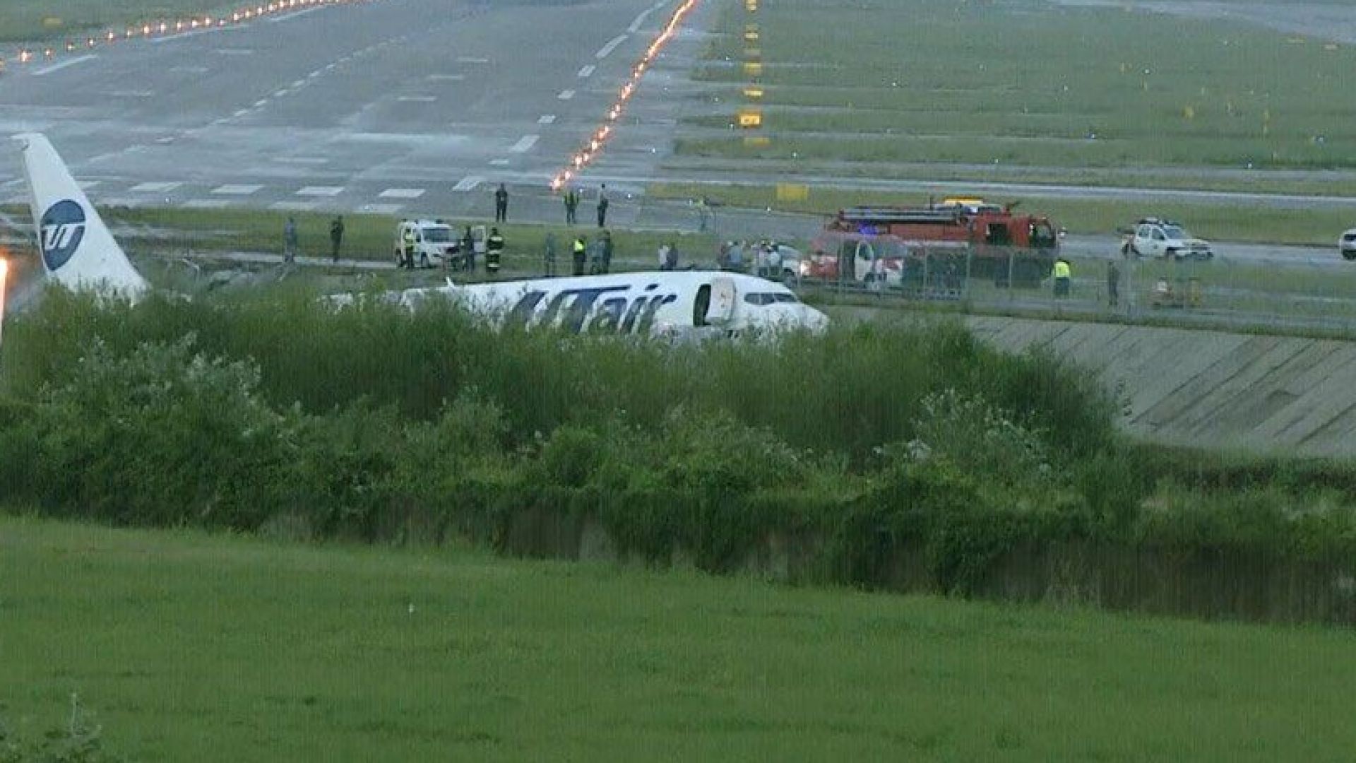 Тежък инцидент с Боинг при кацане на летището в Сочи (сурови видеокадри)