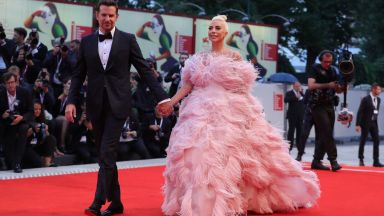 Лейди Гага покори Венеция като актриса и с модния си избор