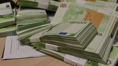 Директор на банка в Хърватия изпразни трезора и избяга 