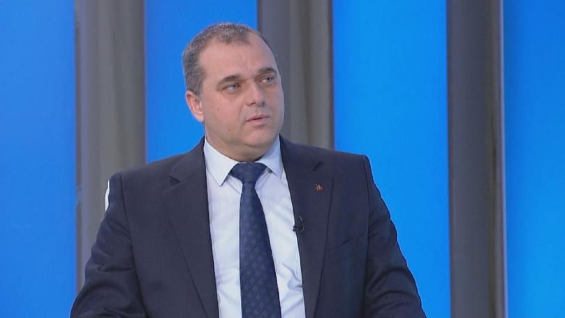 С оставката си Валери Симеонов смъква сериозен товар от управлението