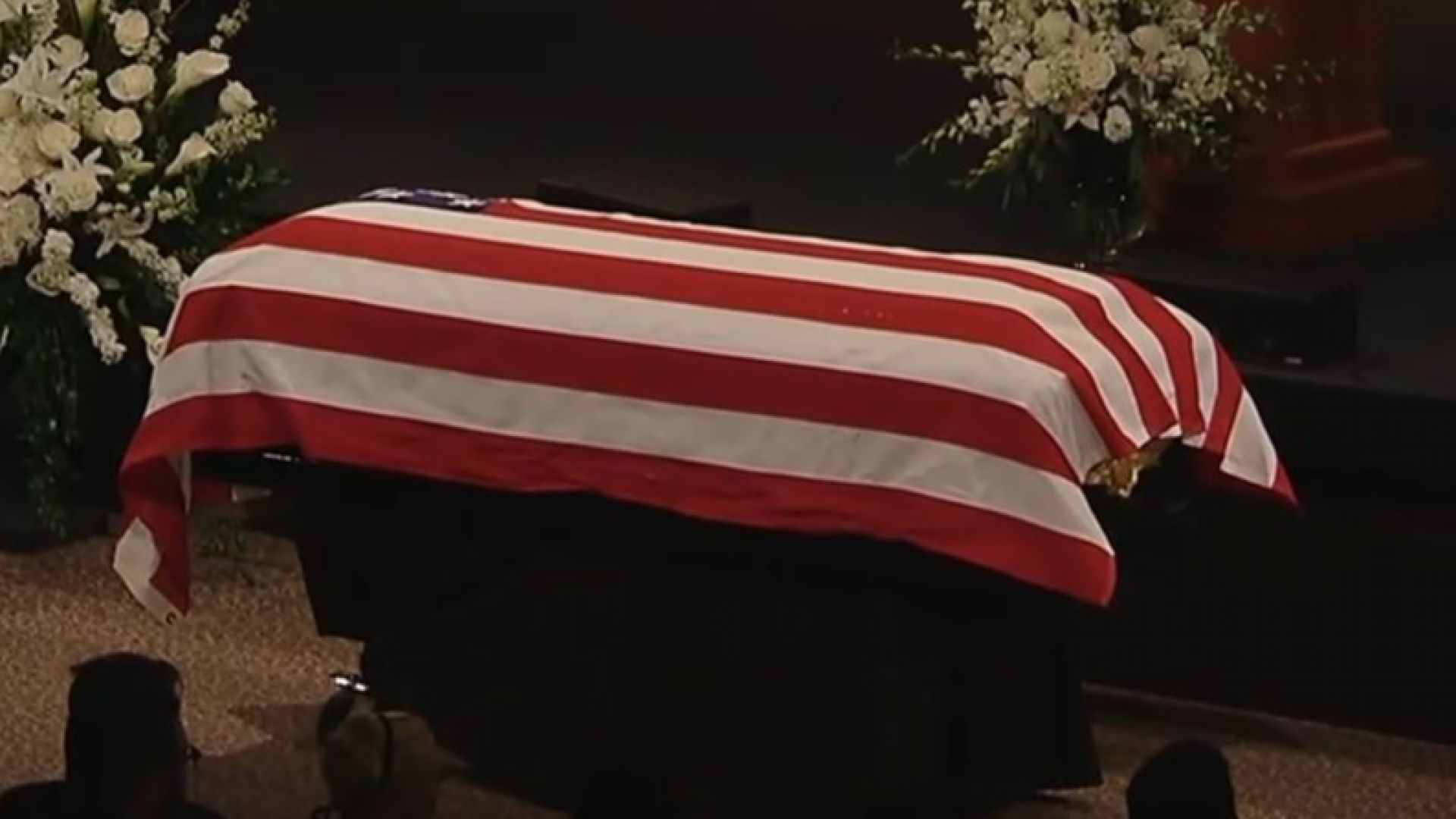 Дъщерята на американския сенатор републиканец Джон Маккейн отдаде днес почит