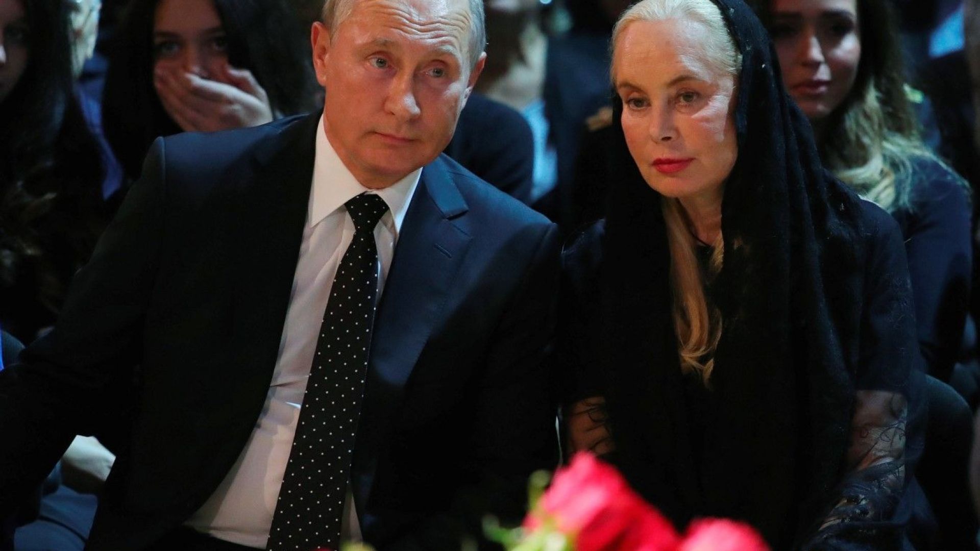 Президентът на Русия Владимир Путин присъства на погребението 