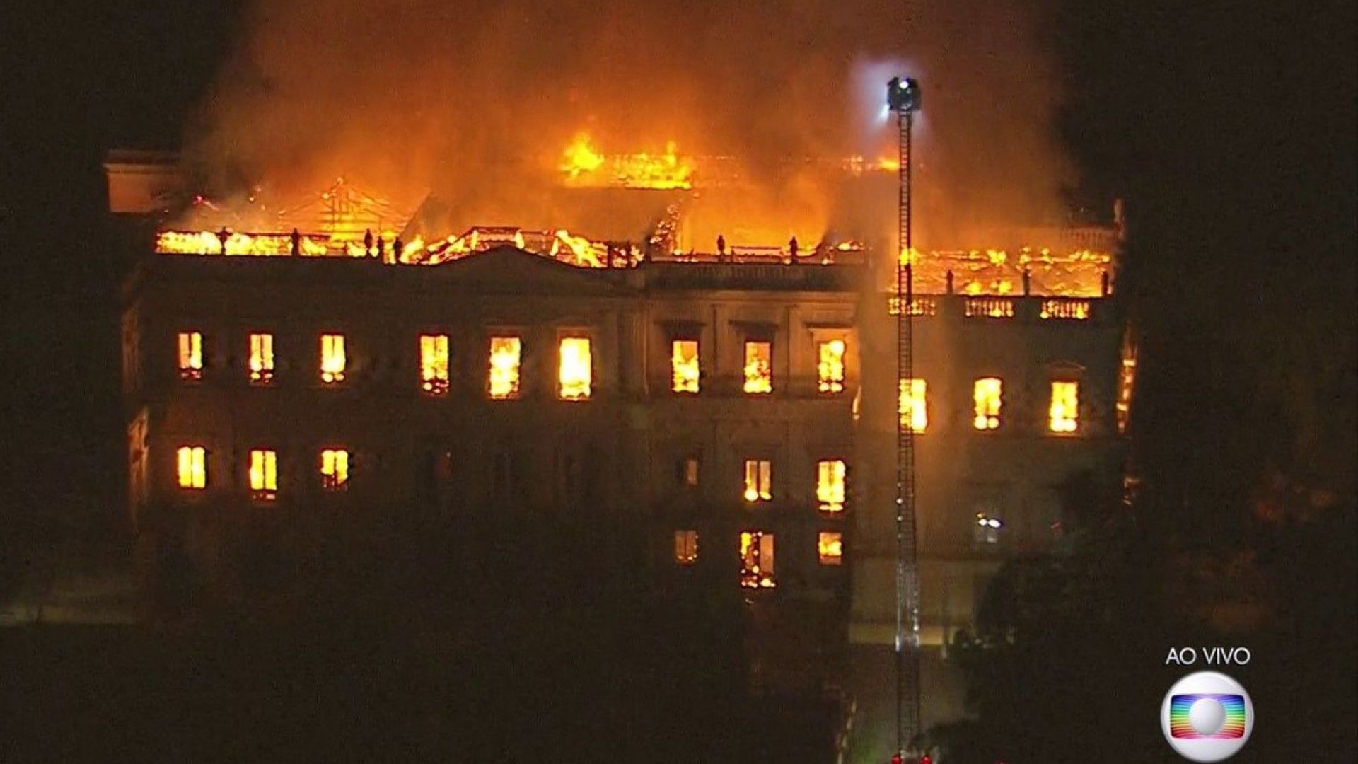 Пламъци унищожиха 200-годишен музей в Рио. Президентът Темер: Печален ден за всички бразилци 