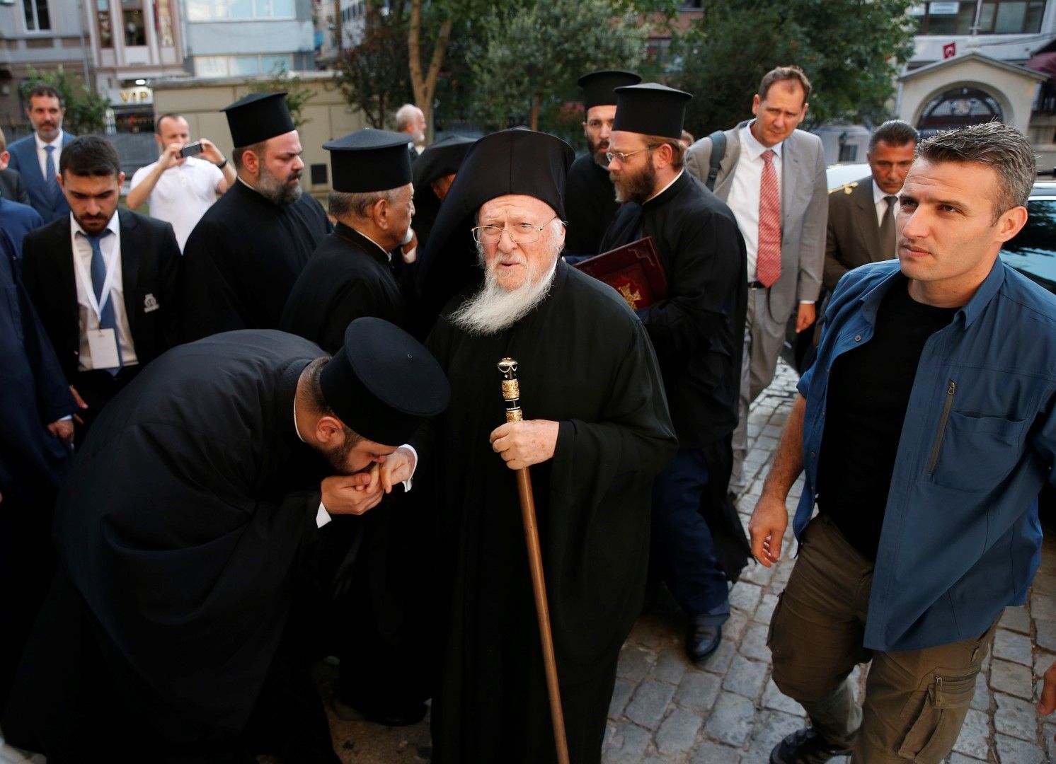 Патриарх Вартоломей I, духовен водач на световните православни християни, пристига за тридневен събор в Църквата на Светата Троица в Истанбул, събота, 1 септември 2018 г.