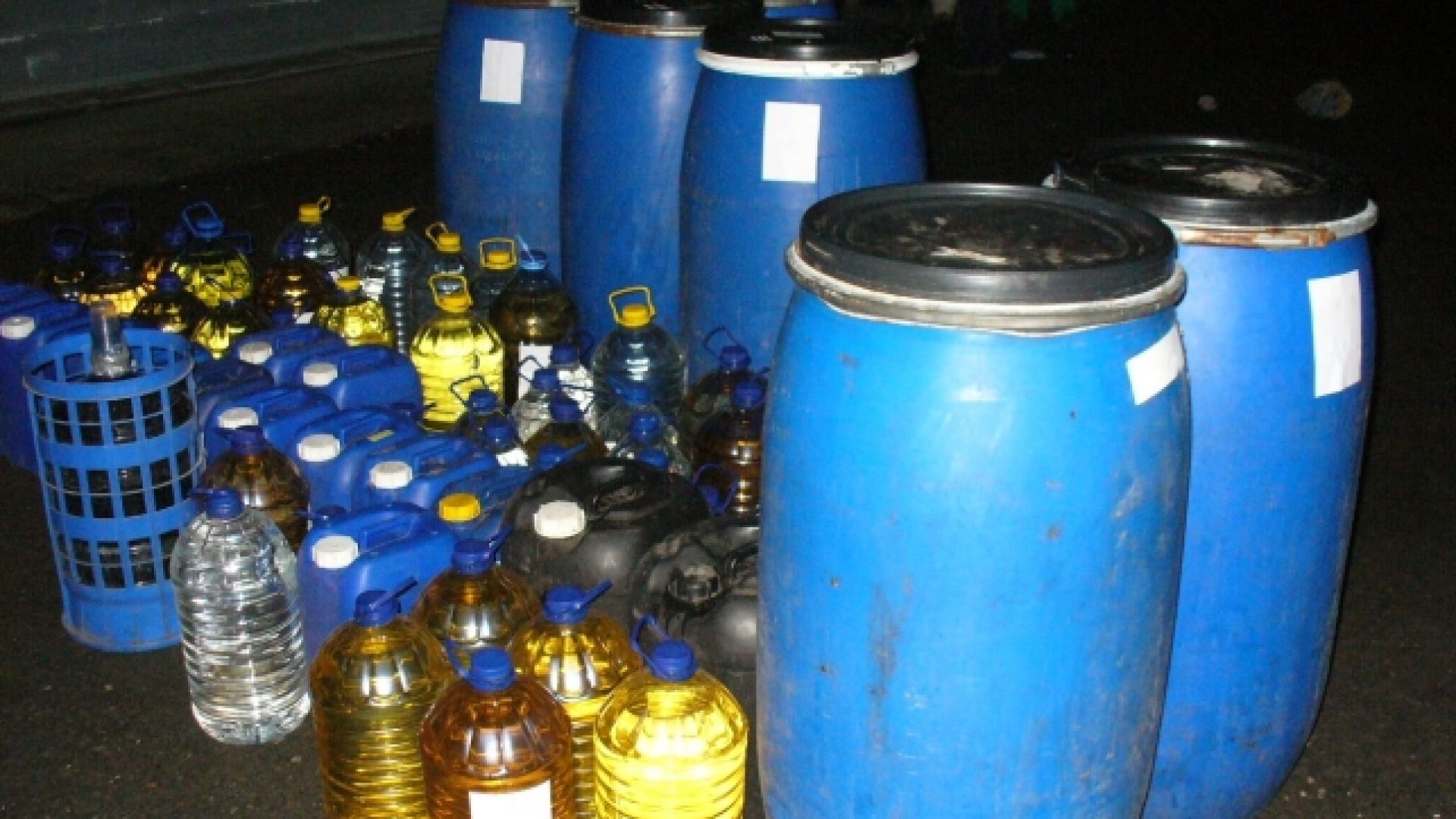 Служители на митническа мобилна група откриха и задържаха 1000 литра
