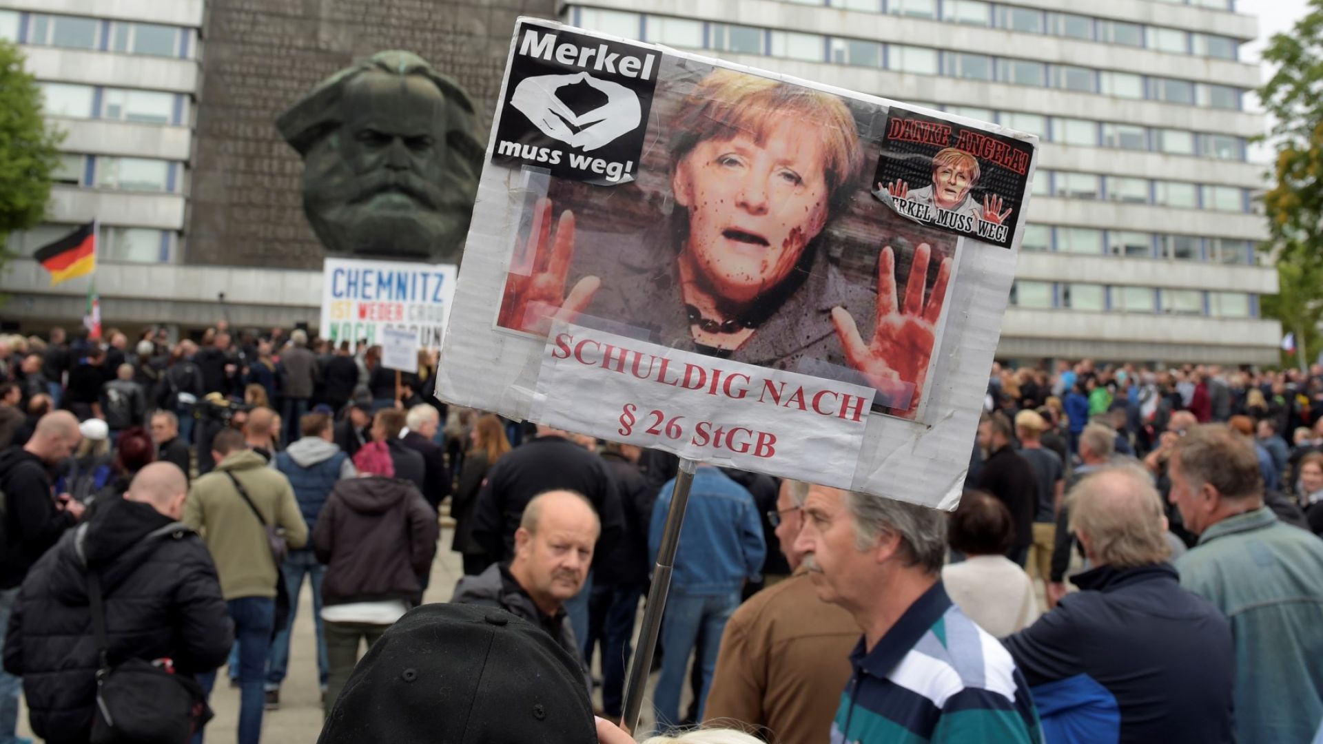 Германия осъди днес на осем години и половина затвор мигрант