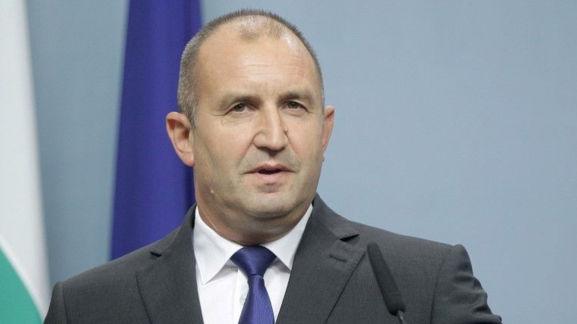 Решението на президента Румен Радев да не подписва указа за