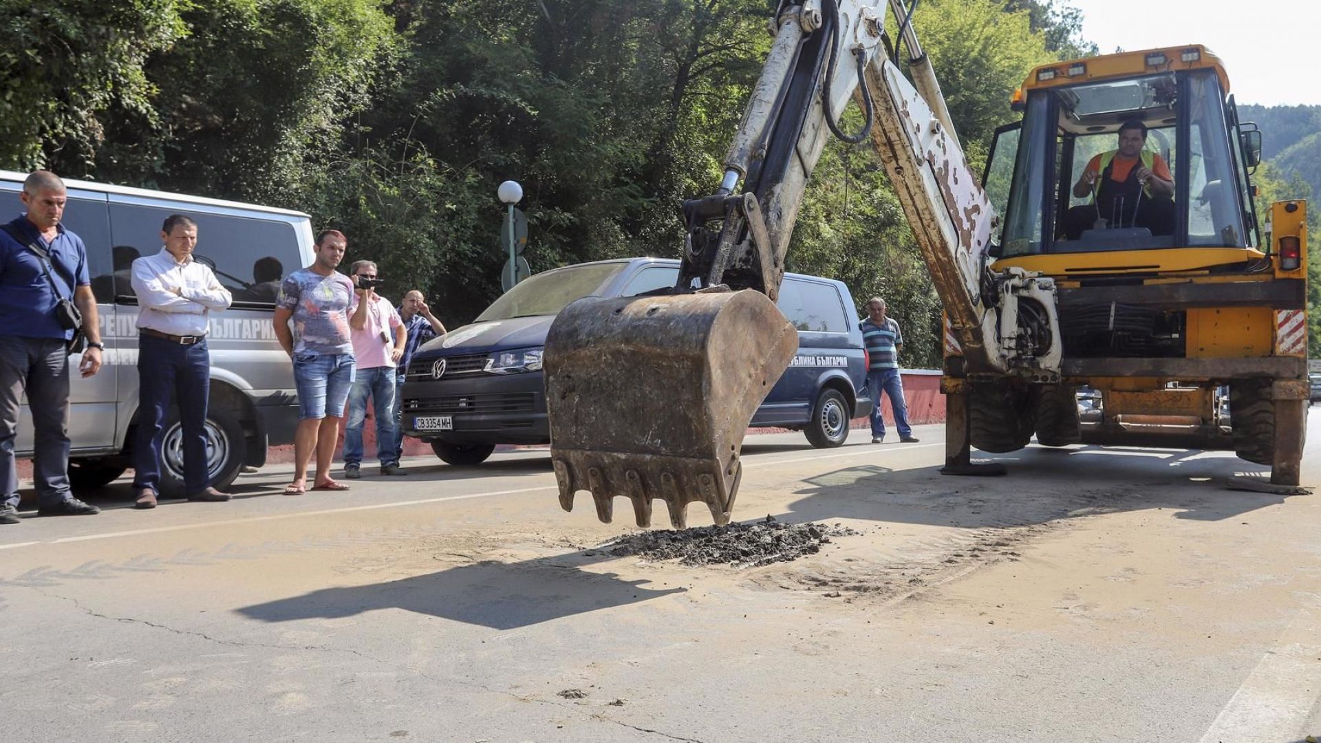 Започна ремонтът на участъка край Своге където тежка катастрофа отне