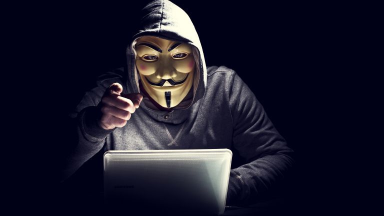 Тайнствени хакери даряват откраднатите пари