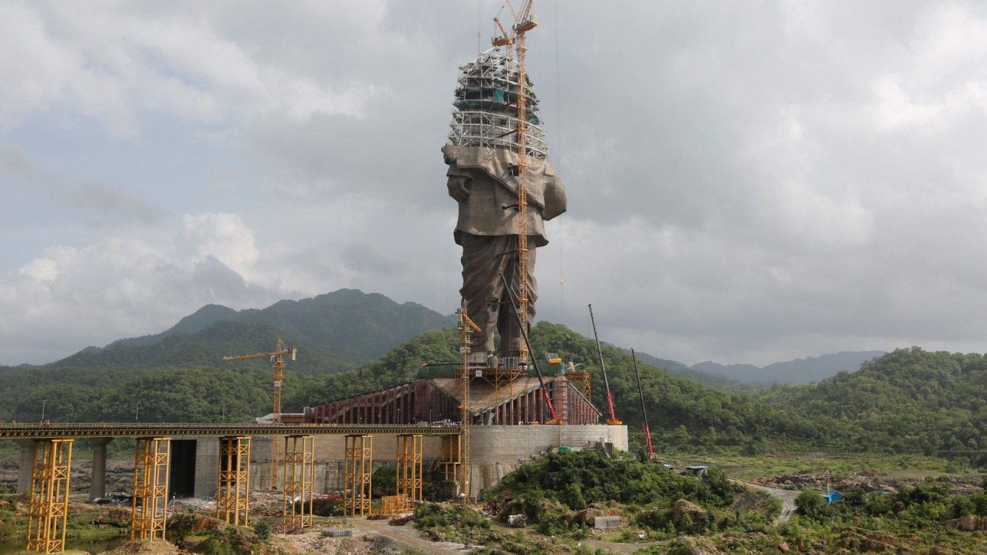  Паметникът ще е висок 182 метра 