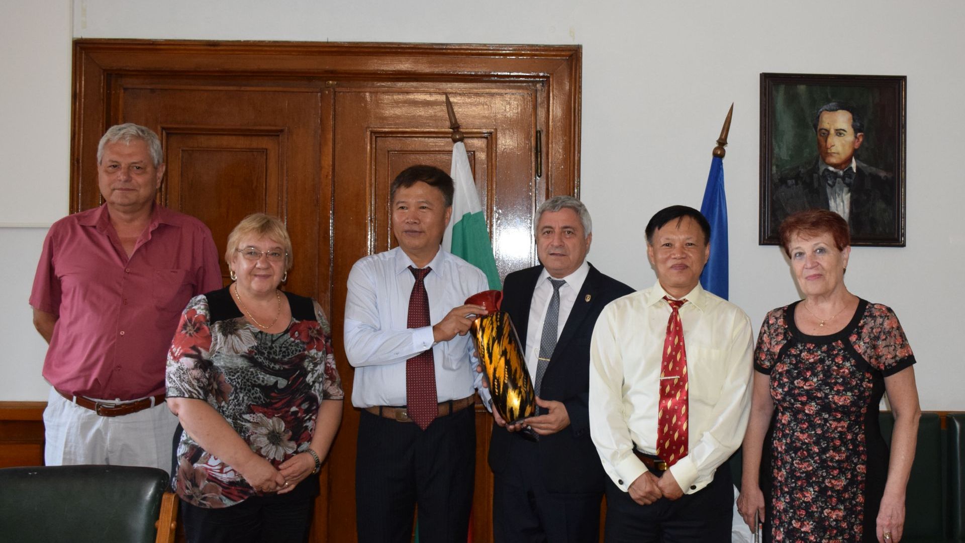 Група виетнамци, възпитаници на висши училища в България, посетиха Русенския