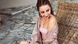 Михаела Маринова се сгоди