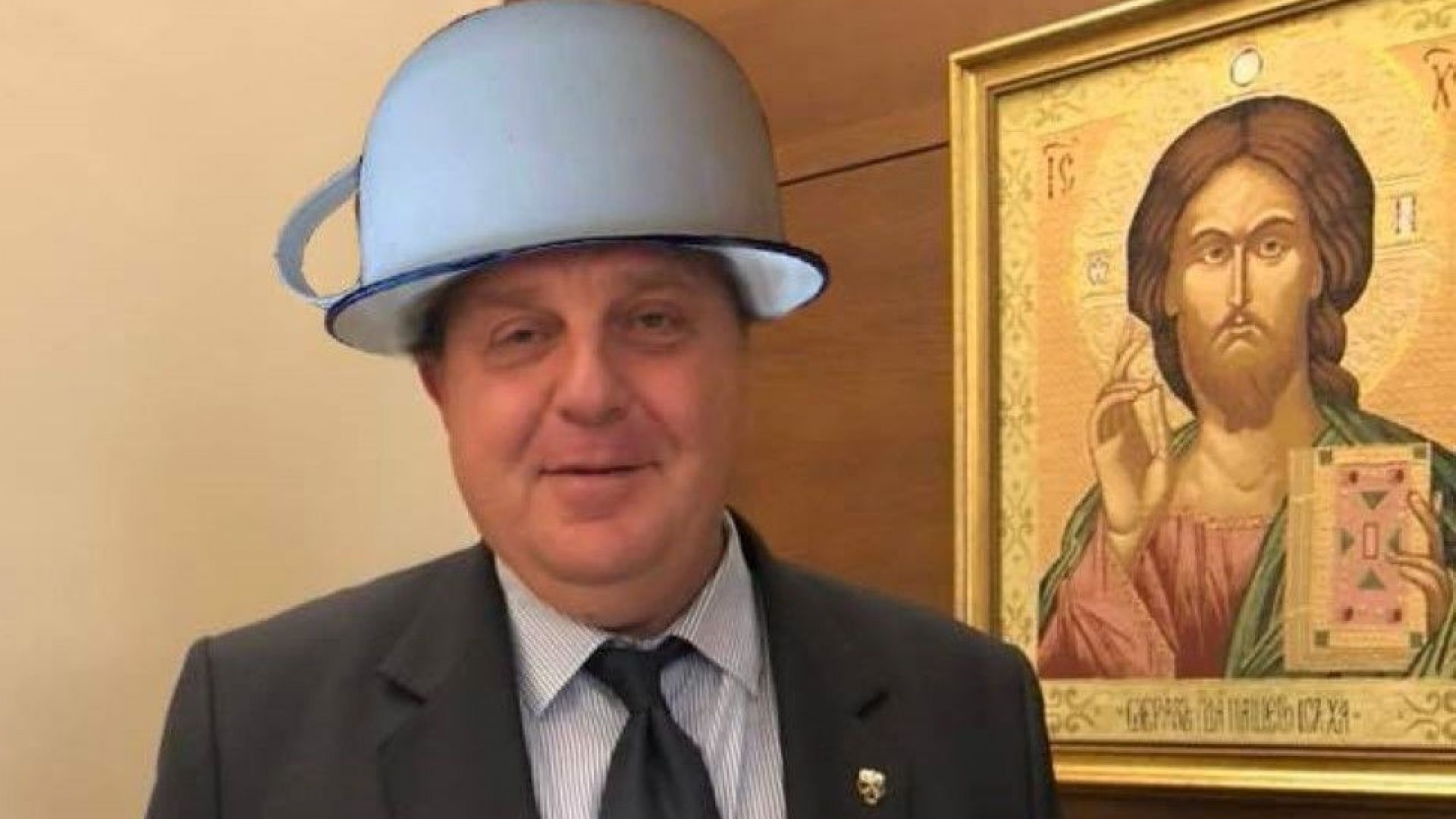 Вицепремиерът военен министър и лидер на ВМРО Красимир Каракачанов беше