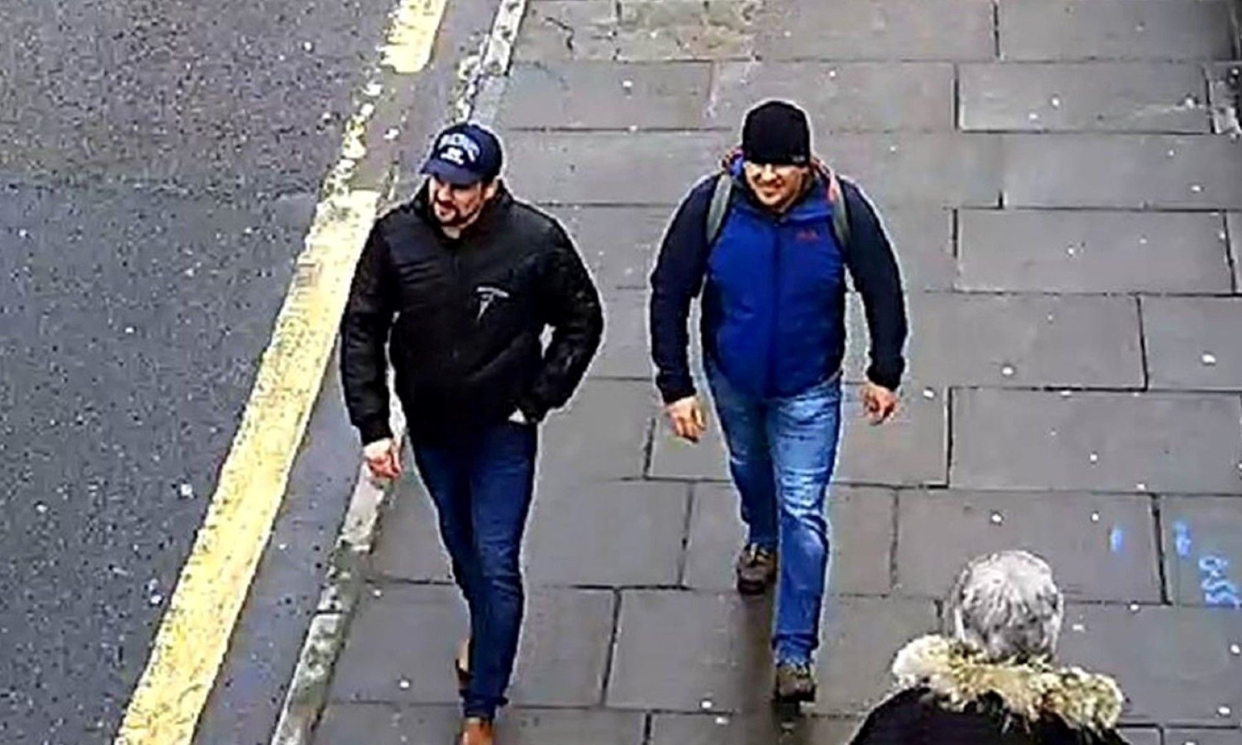 Двамата в Лондон заснети от охранителна камера