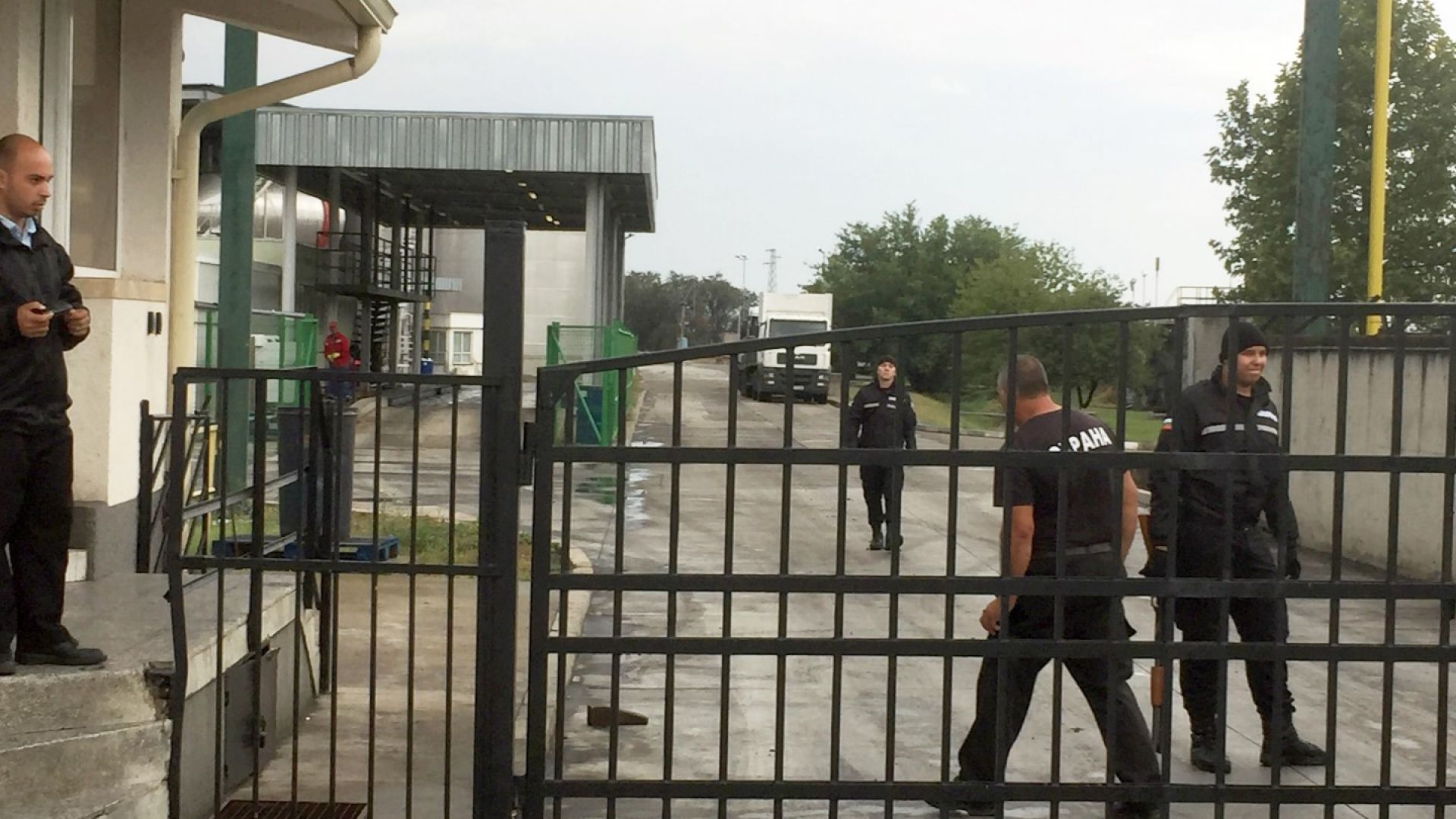 Специализираната прокуратура повдигна днес обвинения на осем души на