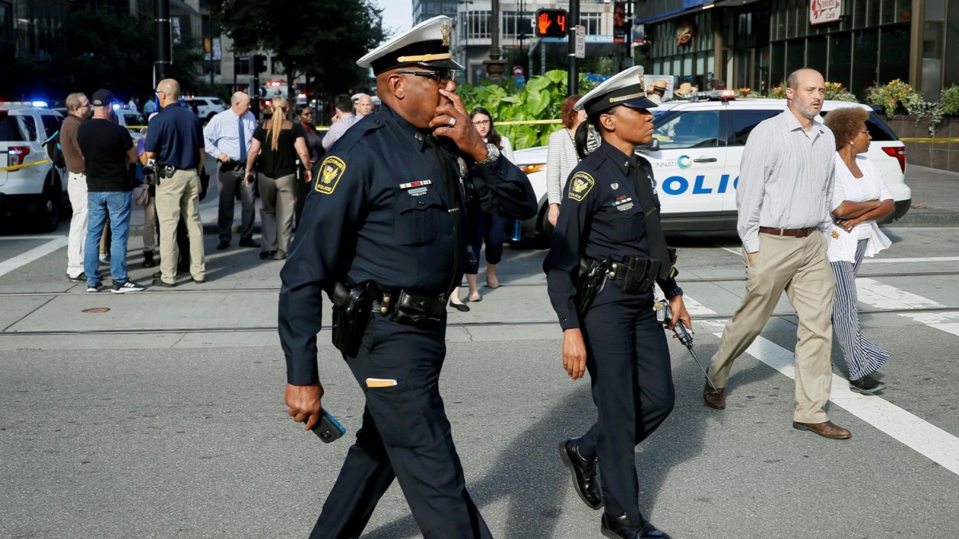 Няколко души са били простреляни в банка в град Синсинати