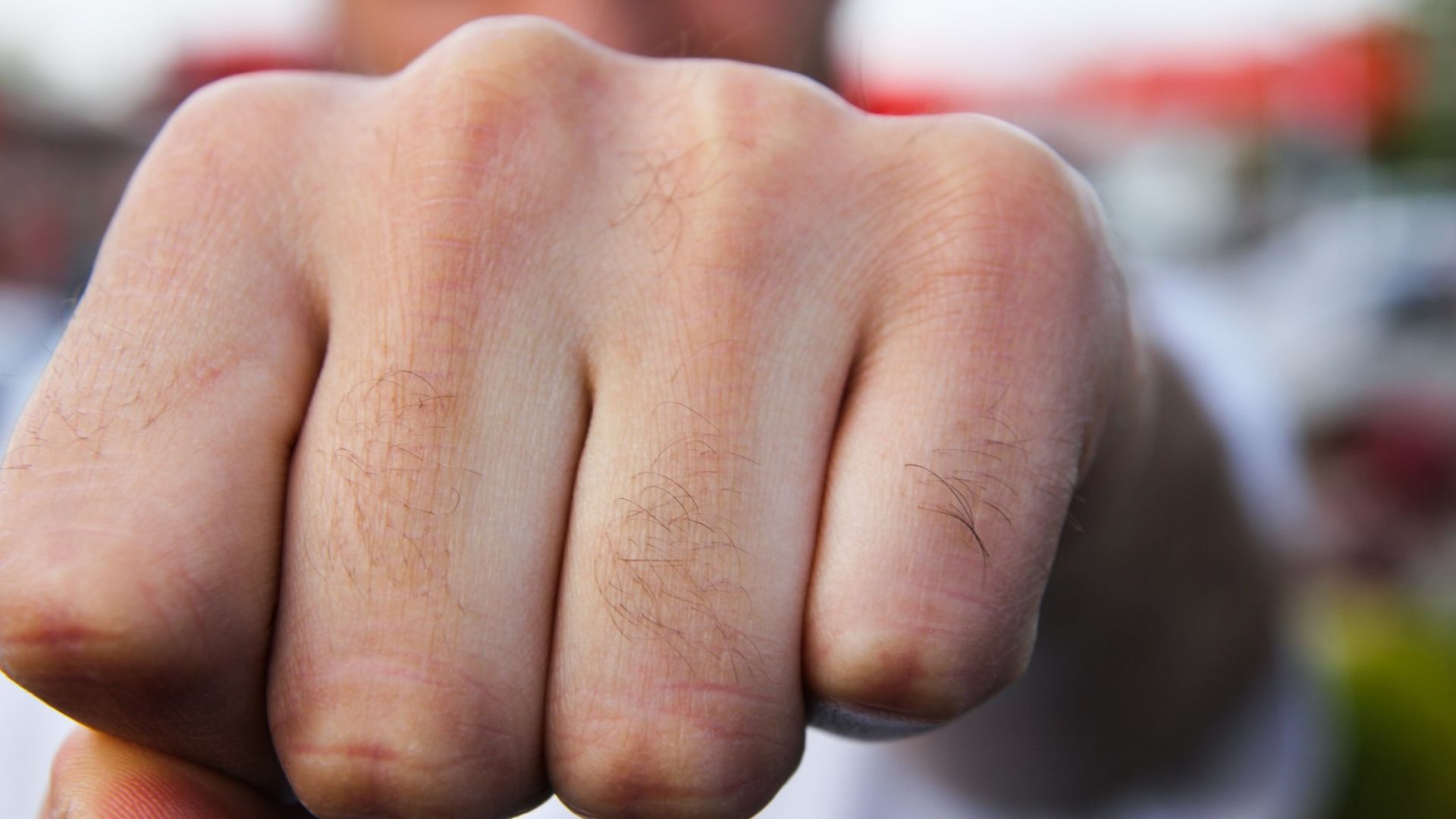 Английски турист на 27 години пиян и дрогиран преби зверски