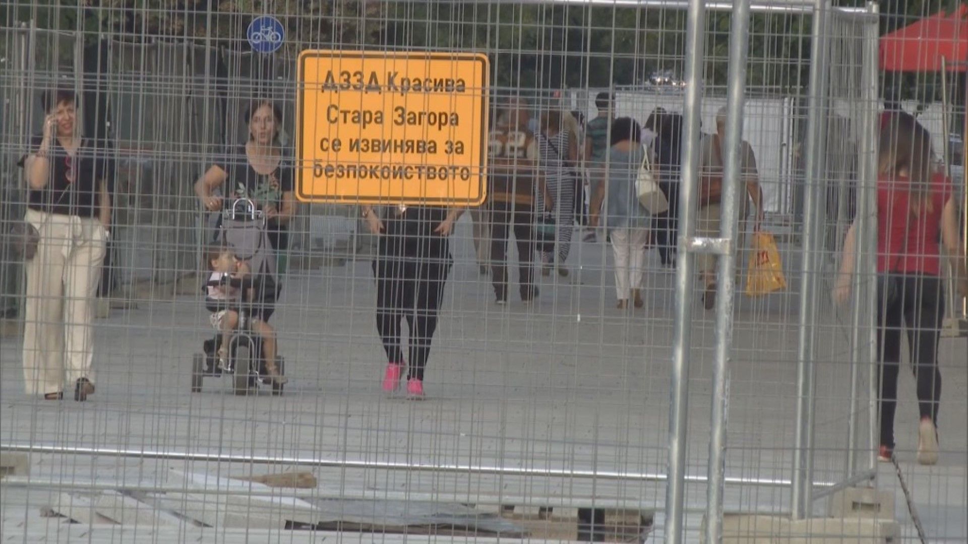 Прах, шум и затворен център изнервят хората  в Стара Загора