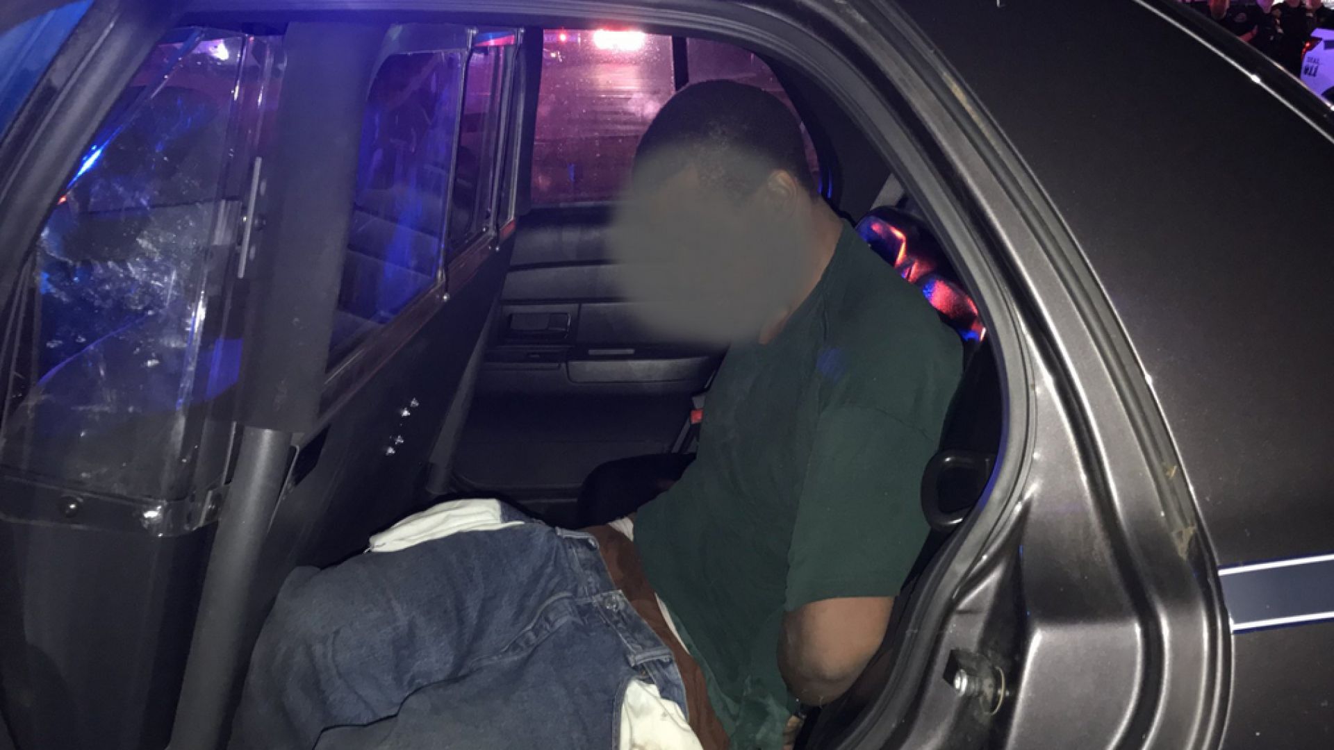 Въоръжен мъж взе заложници в търговски център в американския град