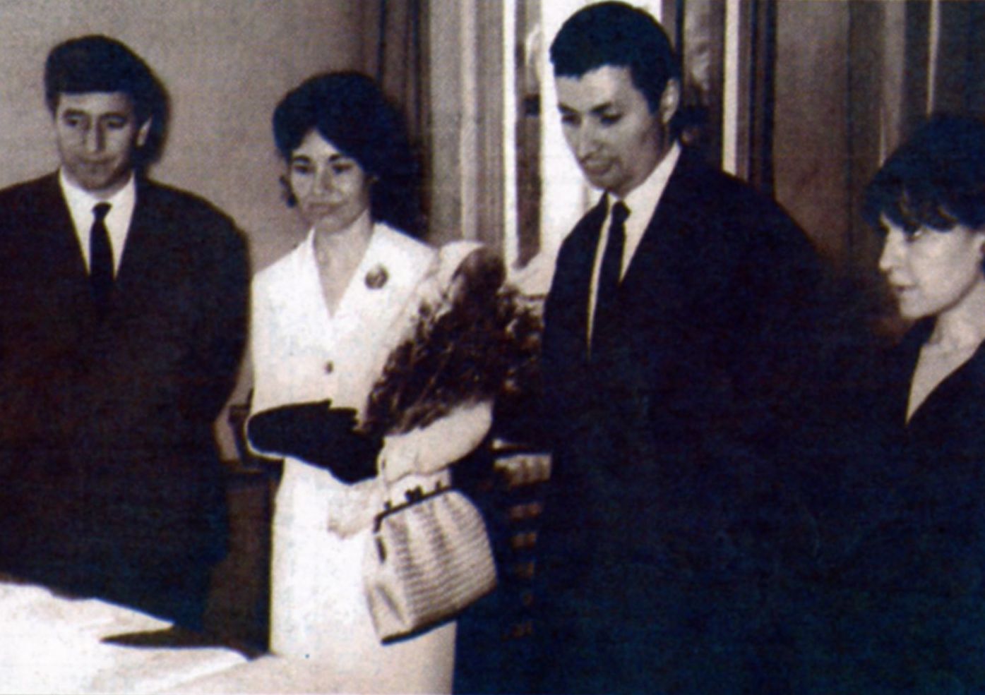 1966 г. Георги Марков и съпругата му Здравка кумуват на приятелското семейство Божкови. 