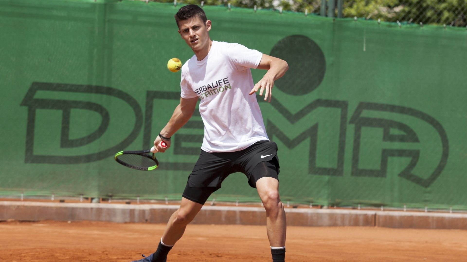 Herbalife Nutrition обявява официалното си спонсорство на изгряващата българска тенис звезда Александър Лазаров