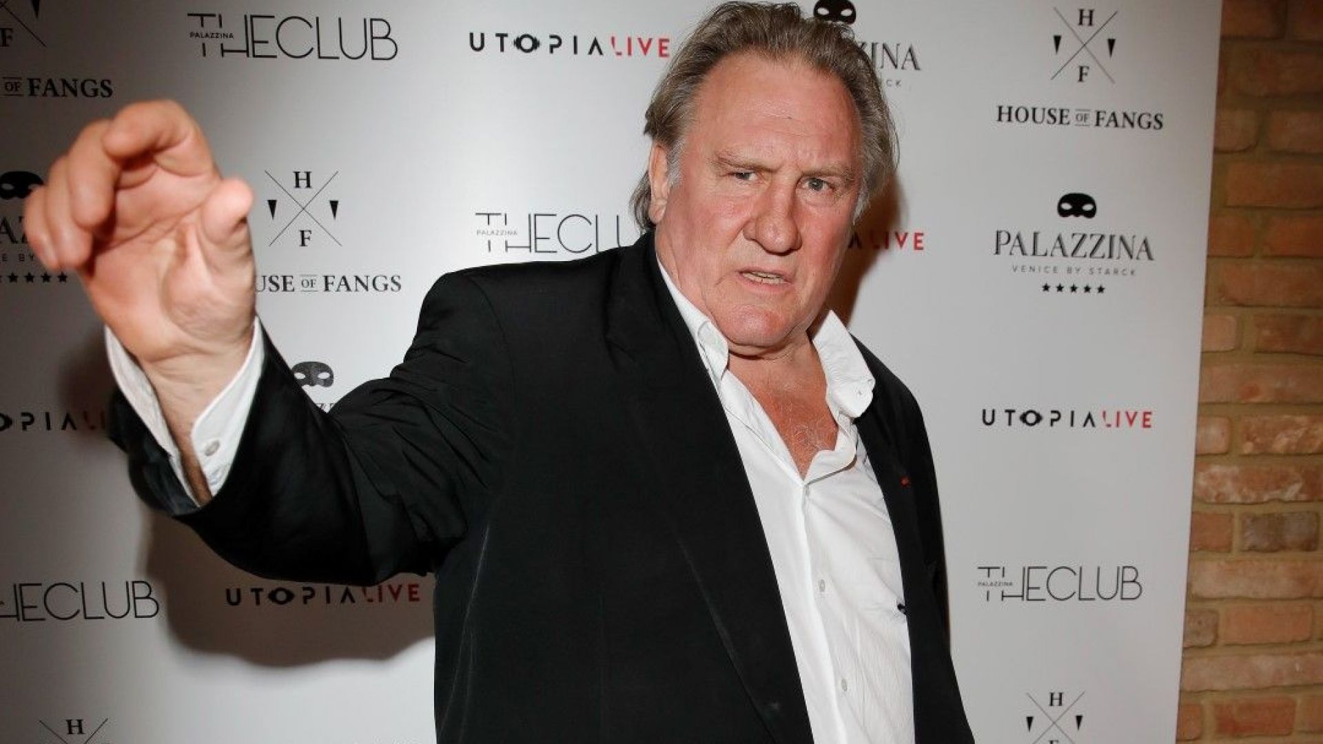 Френският актьор Жерар Депардийо бе забелязан в хотел в севернокорейската