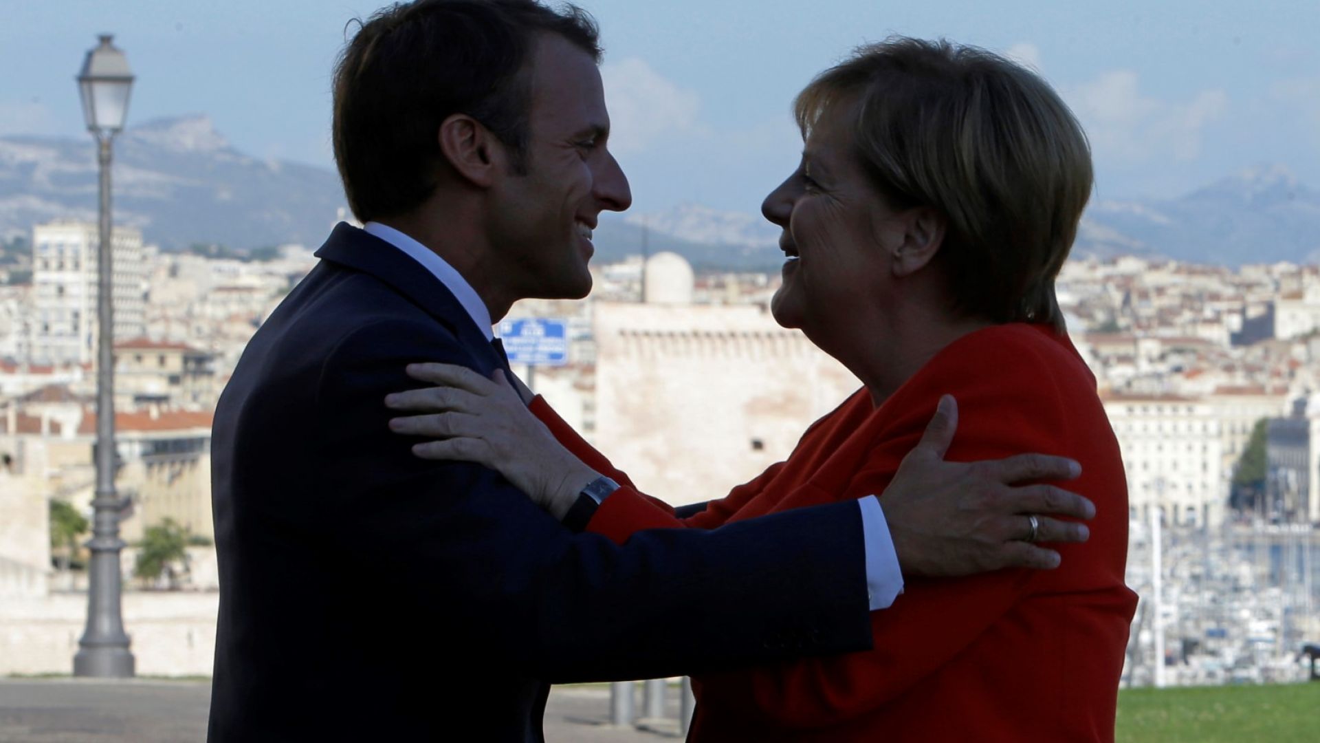 Меркел: Париж и Берлин са локомотиви на европейската интеграция