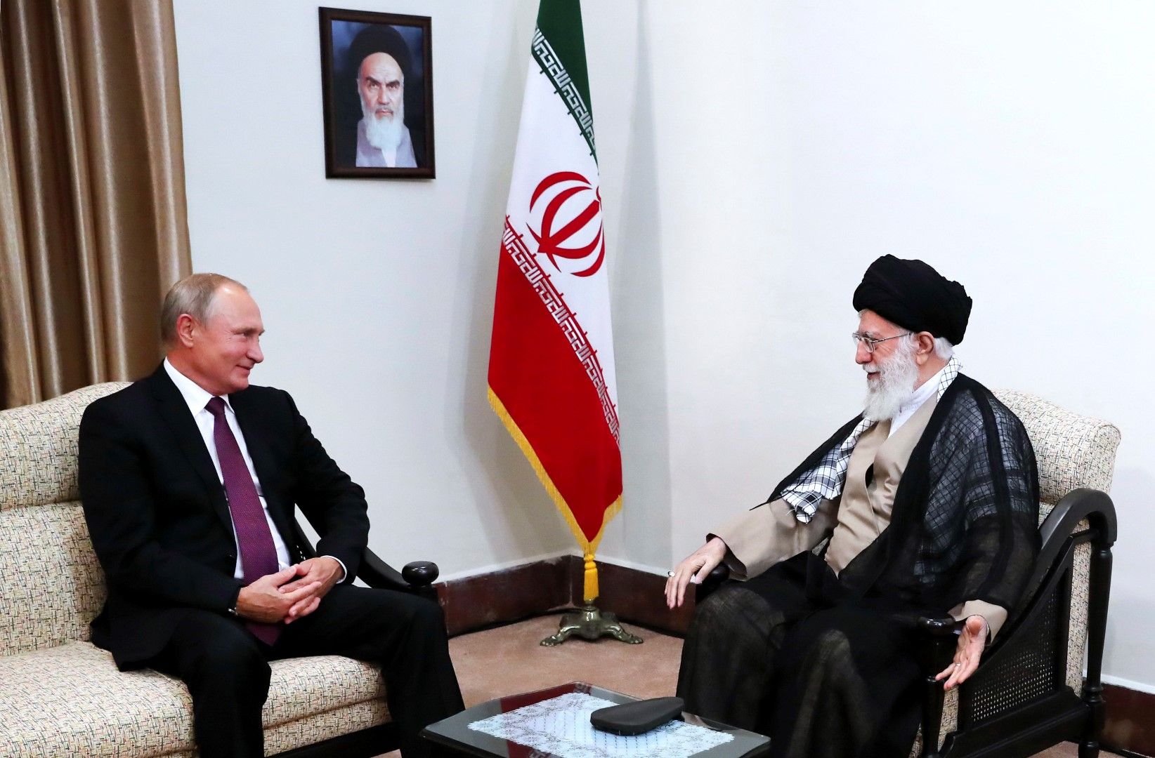 Владимир Путин и аятолах Али Хаменей