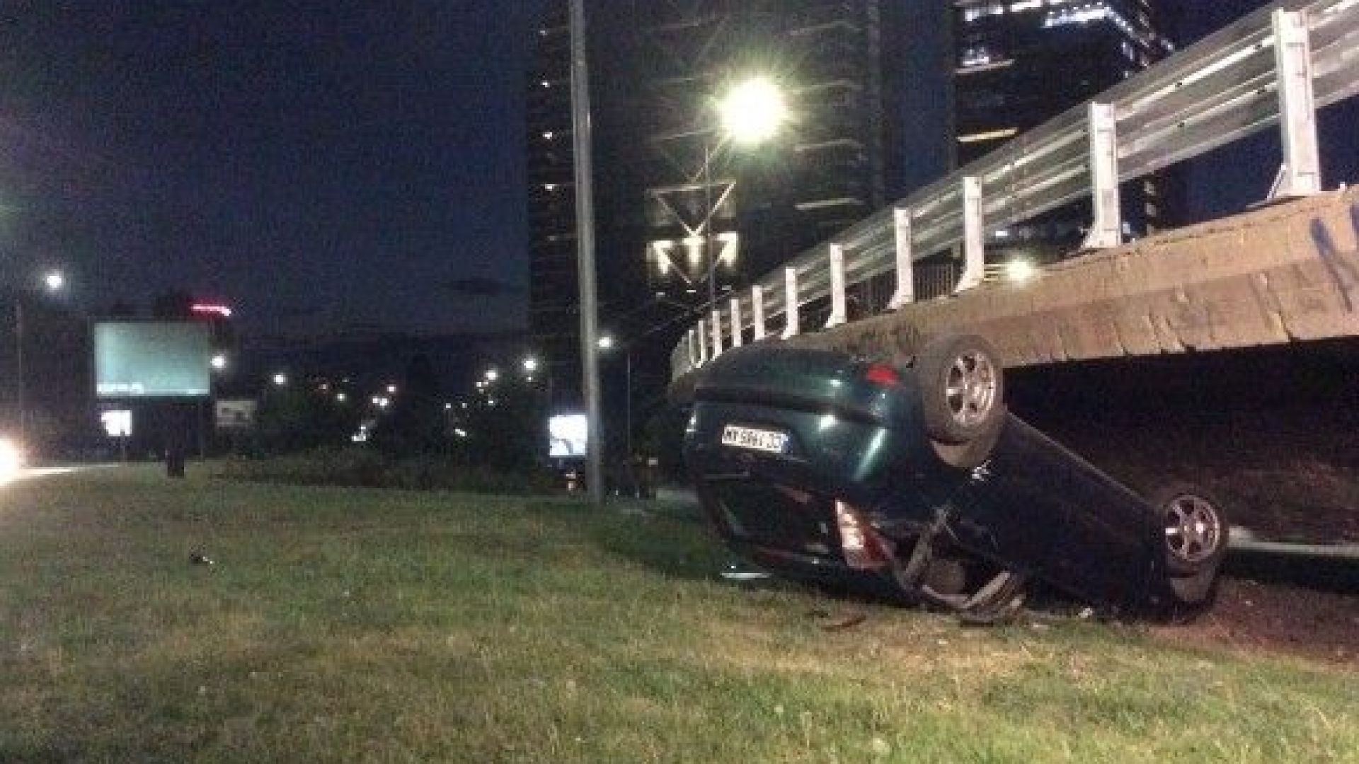 Кола се преобърна край НДК до Моста на влюбените Полицията