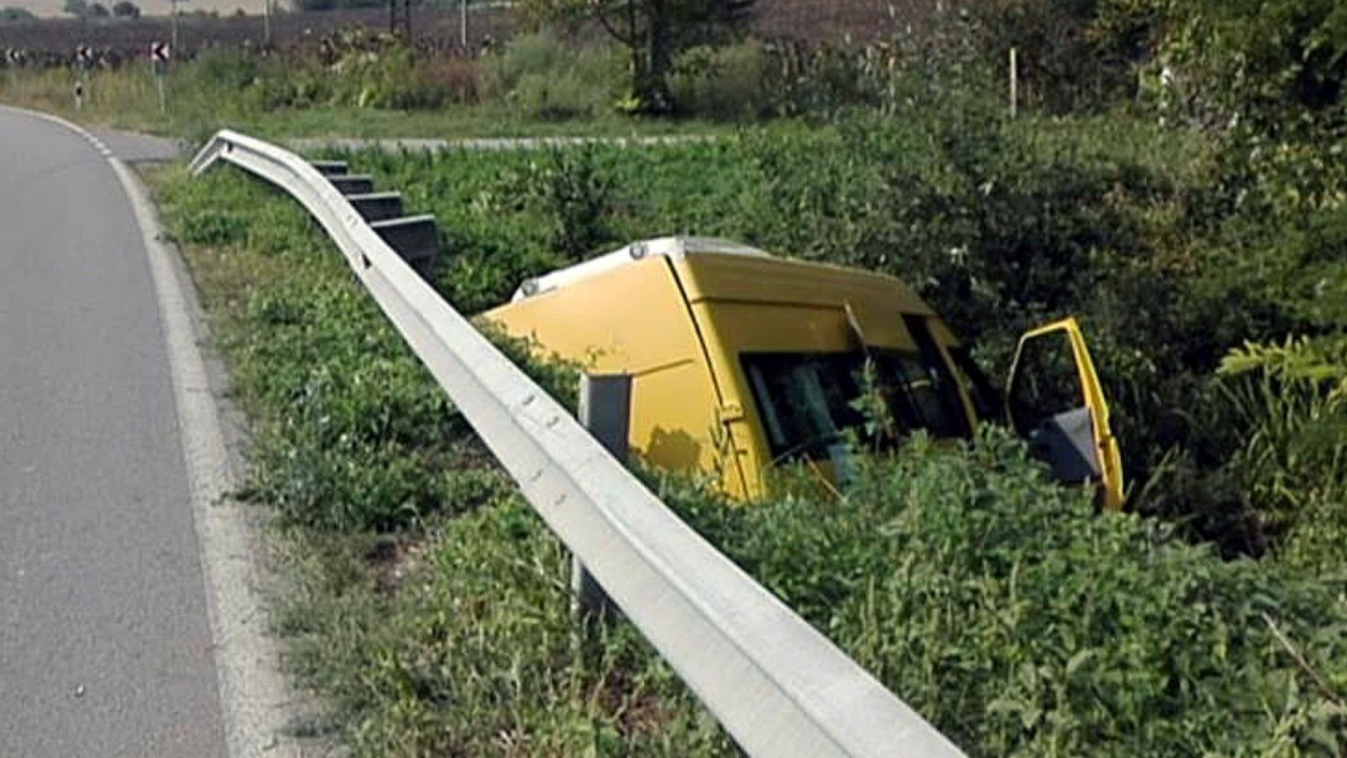 Най тежко пострадалият при вчерашната катастрофа между ТИР и микробус
