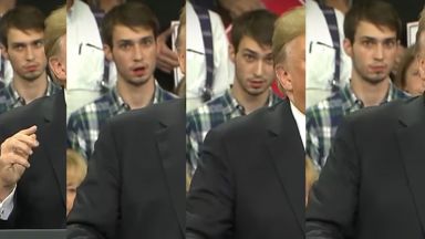 Противник на Тръмп го подиграва зад гърба по време на реч (видео)