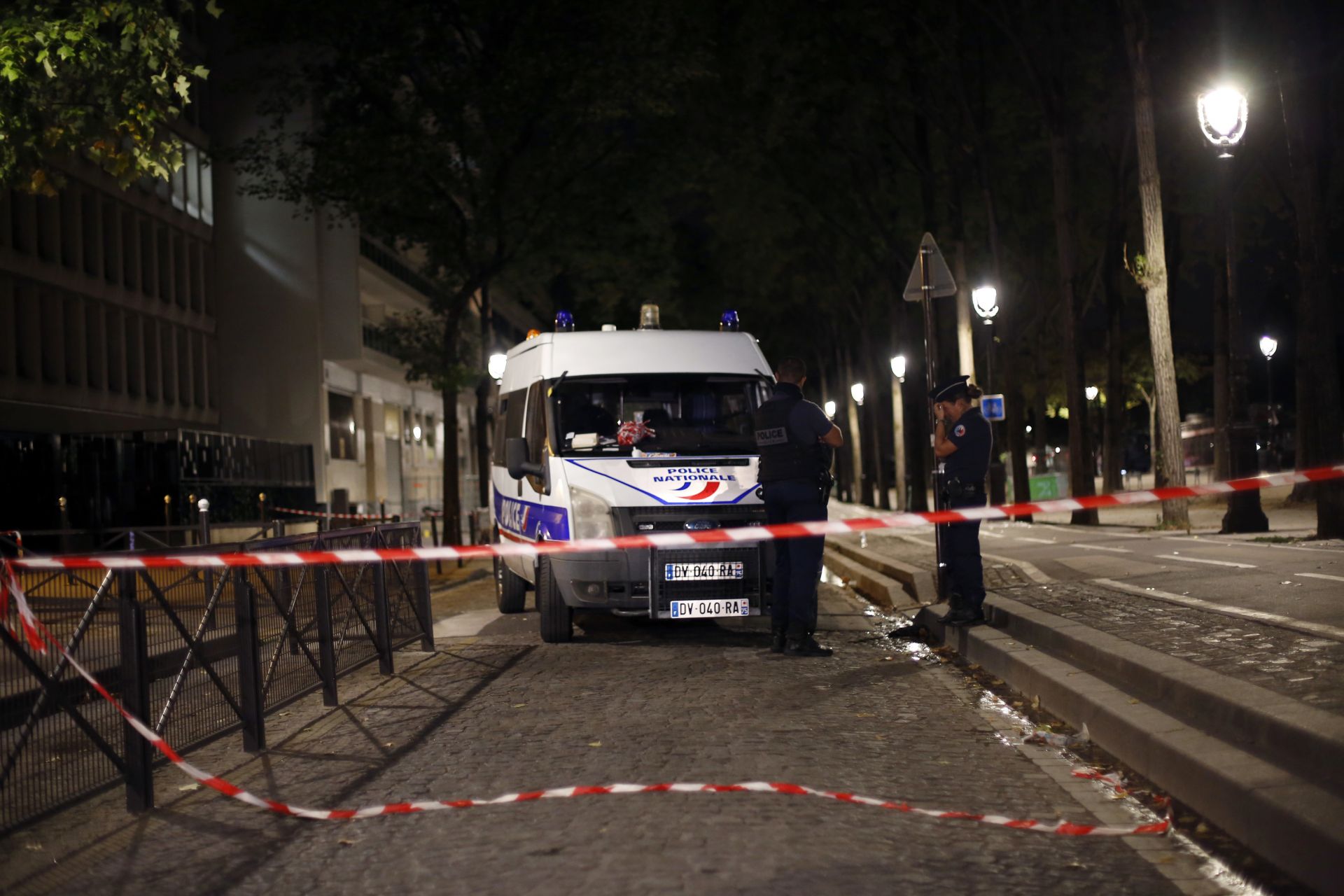 Седем души бяха ранени, четирима от тях тежко, при нападение с нож снощи в Париж