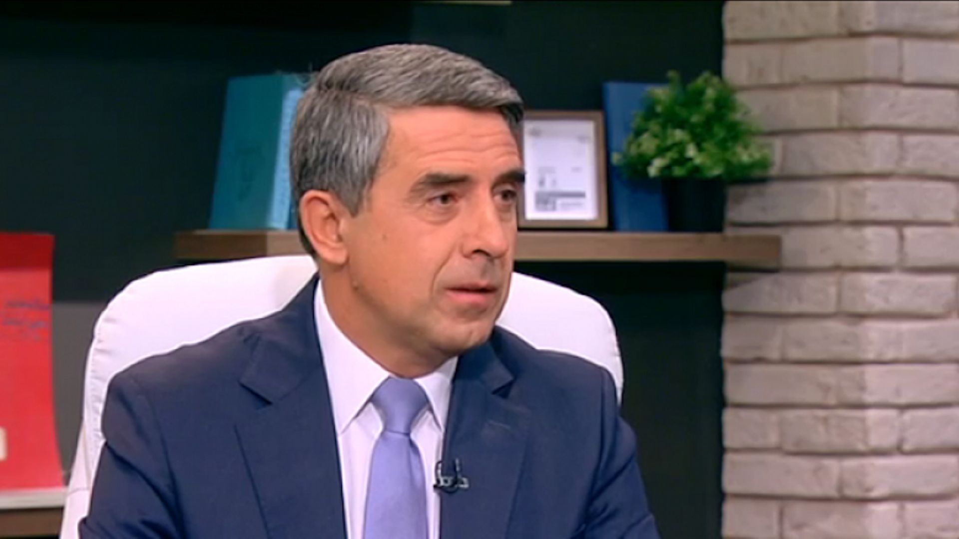 Външнополитически президентът Румен Радев не е никакъв фактор в международен