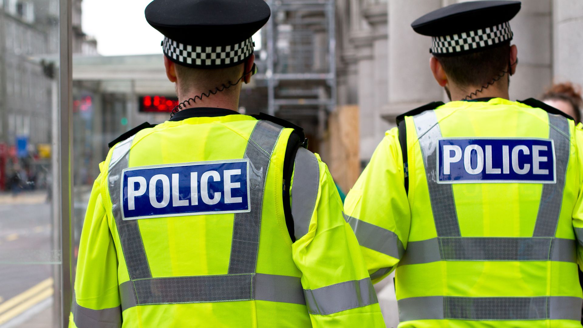 Подозрителна кола вдигна полицията в Лондон на крак Служителите на
