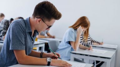 Десетокласници от 229 паралелки ще участват в Национално изследване за