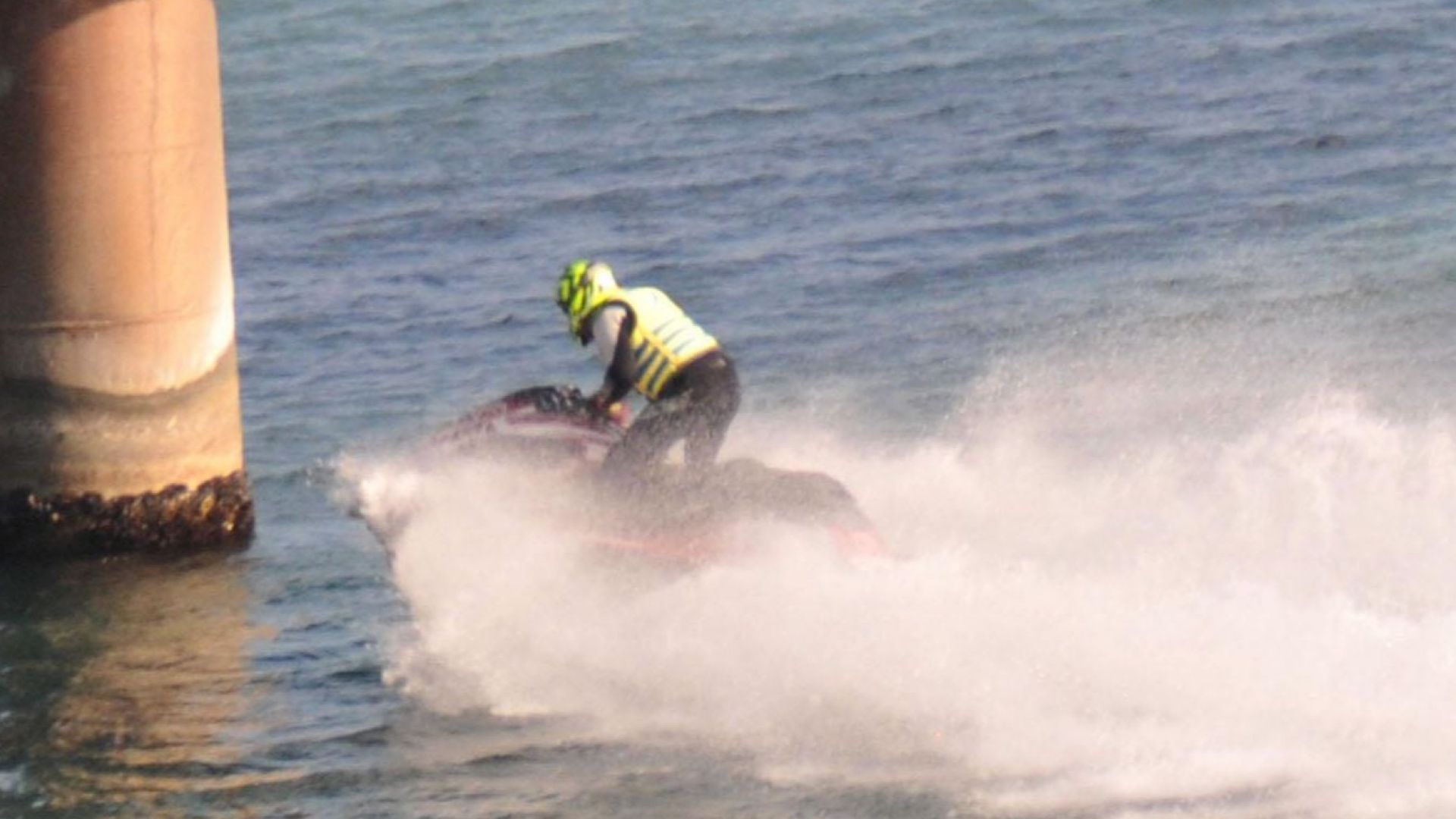 Мъж е пострадал след като се е блъснал с джет