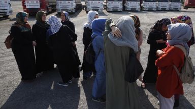 Бягството на хора от Идлиб започна-30 хиляди тръгнаха към турската граница