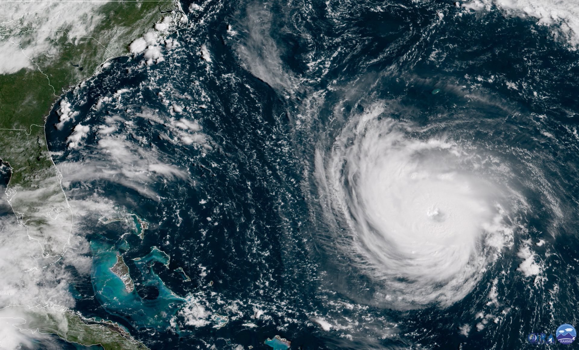 Очаква се ураганът "Флорънс" да донесе "силни ветрове, валежи и бури"