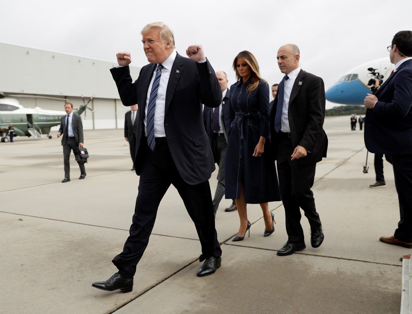 Президентското семейство пристига на летището в Пенсилвания